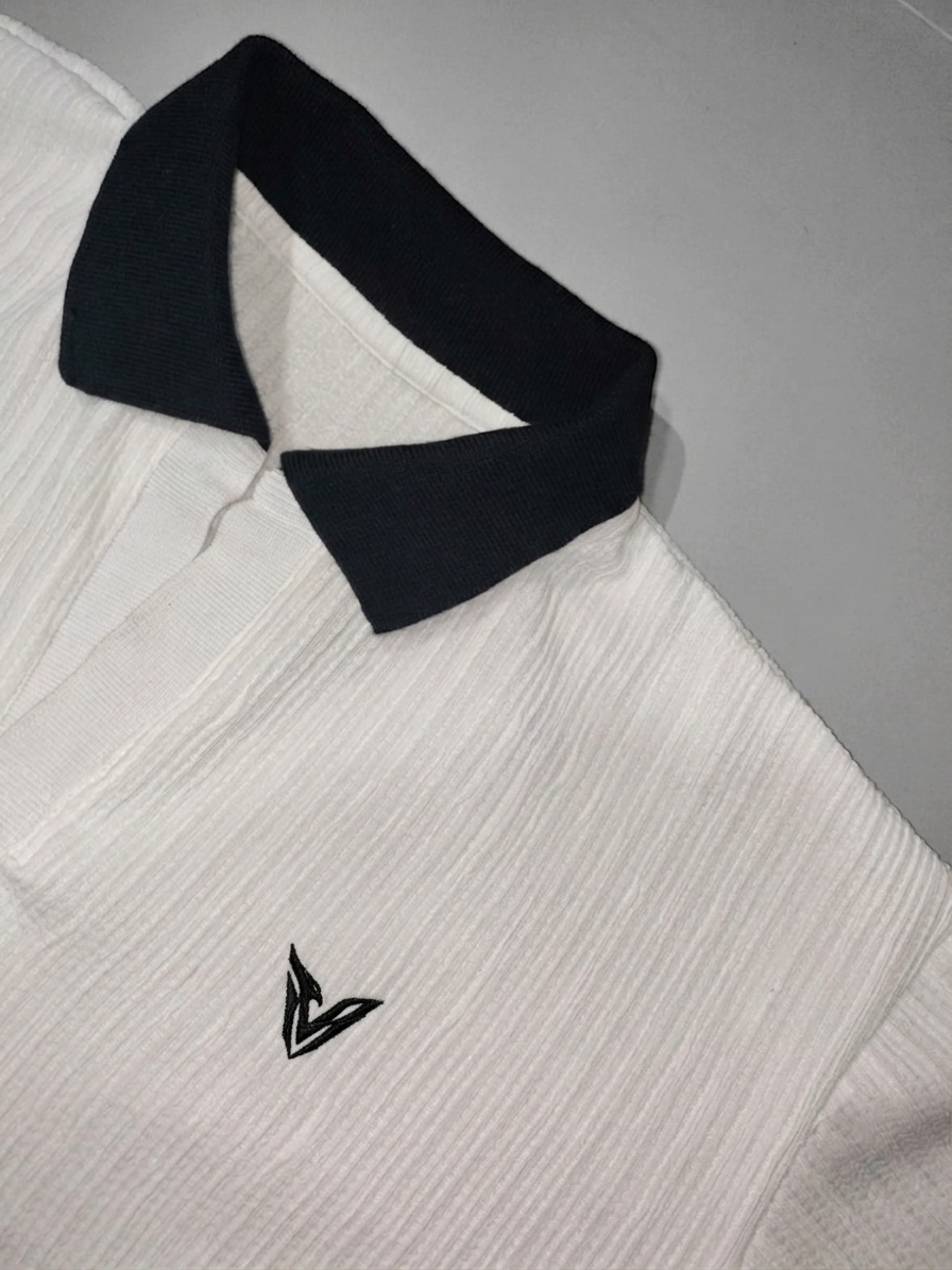 Polo Texturizado Premium Blanco con Cuello Negro – Veyron
